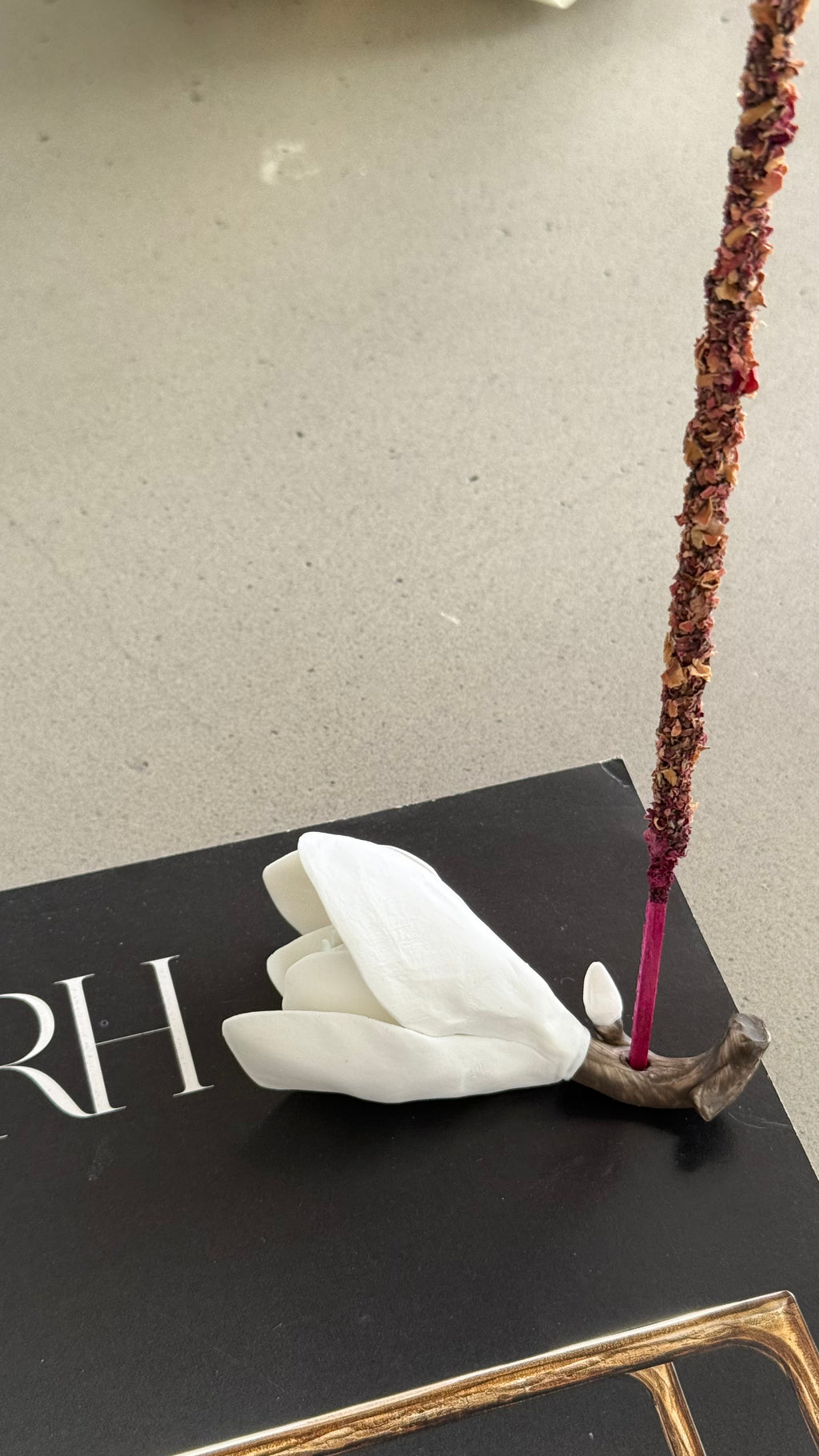 Gardenia Whispers | Handcrafted Gardenia Ceramic Incense Holder Set with Botanical Incense Sticks