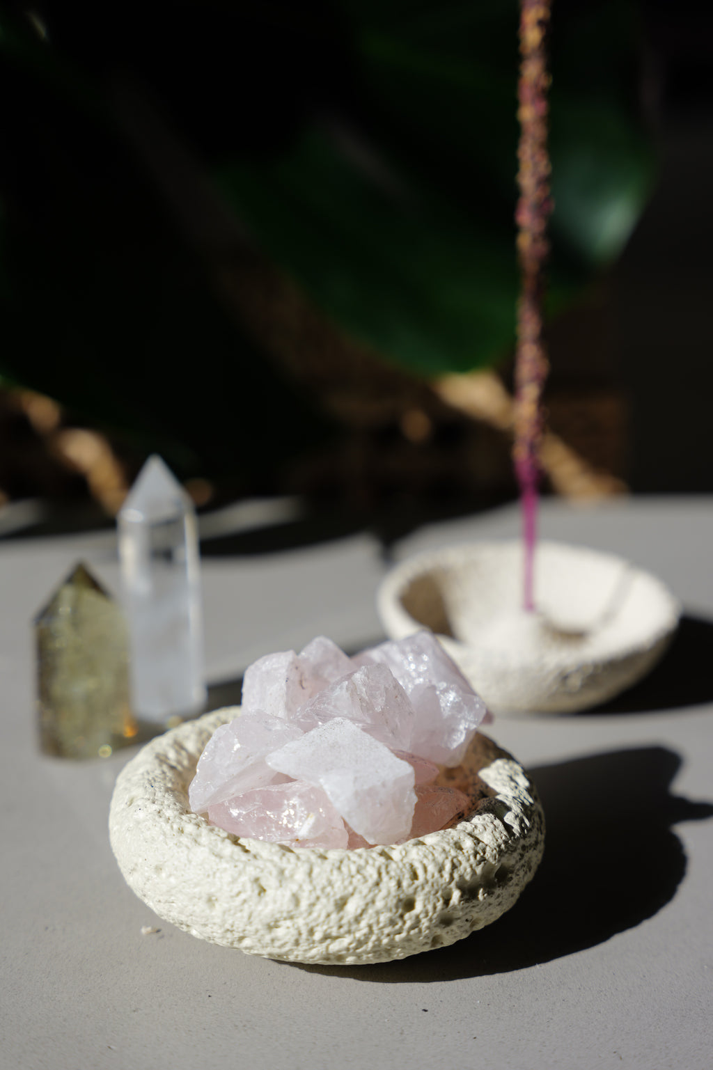Abundance | Concrete Plate Diffuser Set with Raw Crystals & Essential Oil