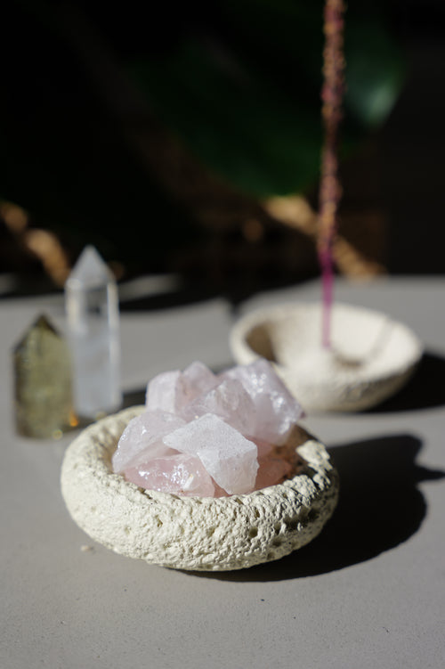 Abundance | Concrete Plate Diffuser Set with Raw Crystals & Essential Oil